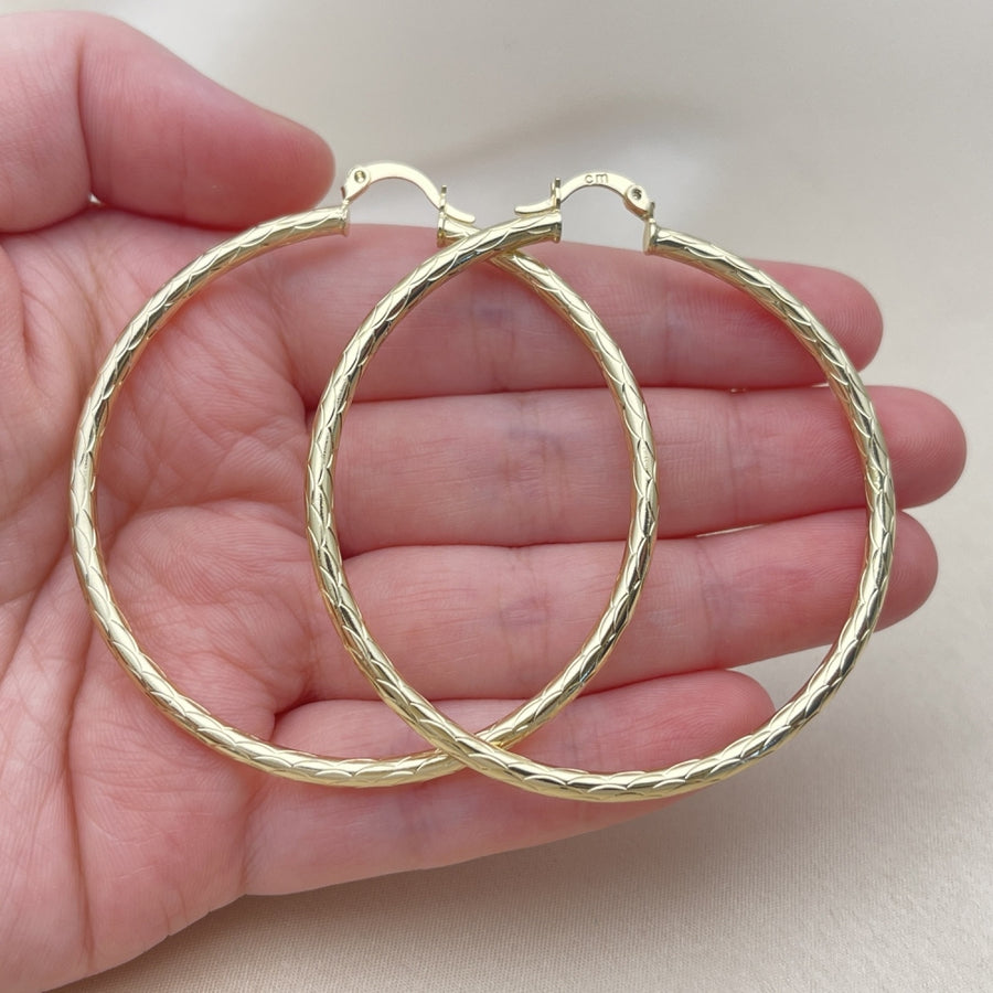 Oro Laminado Large Hoop, Gold Filled Style Hollow Design, Diamond Cutting Finish, Golden Finish