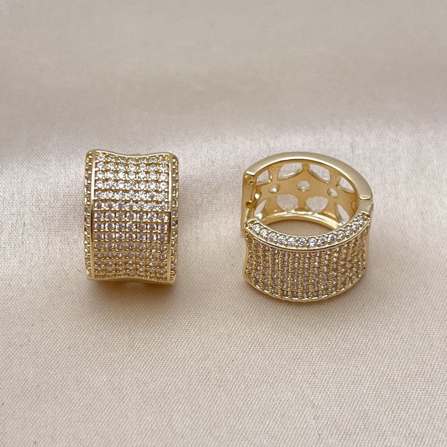 Oro Laminado Huggie Hoop, Gold Filled Style Four-leaf Clover Design, with White Cubic Zirconia, Polished, Golden Finish