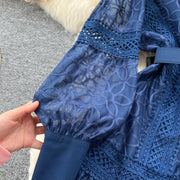 Elegant dress with lace and floral embroidery, high-quality high collar.