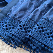 Elegant dress with lace and floral embroidery, high-quality high collar.