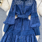 Elegant dress with lace and floral embroidery, high-quality high collar.