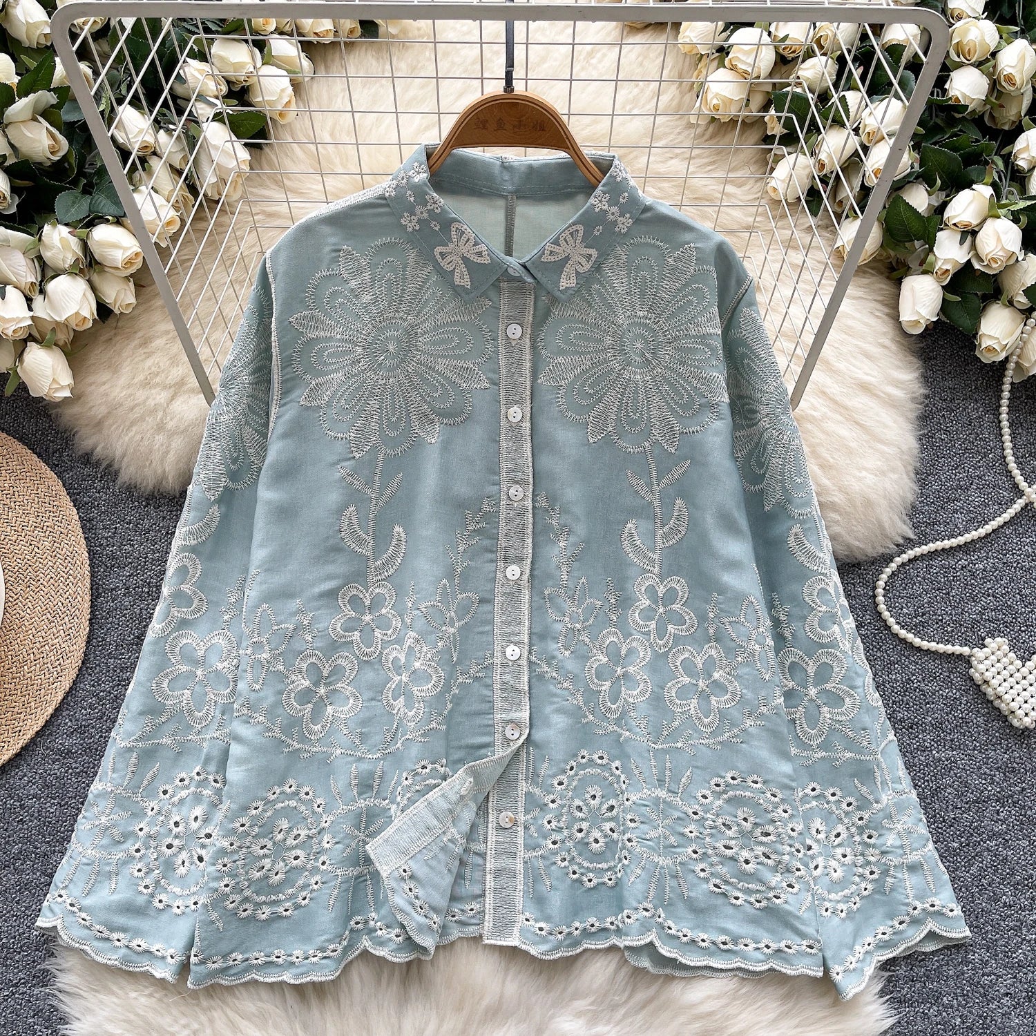 Basic loose long-sleeved polo-neck blouse embroidered with flowers and French-style hook