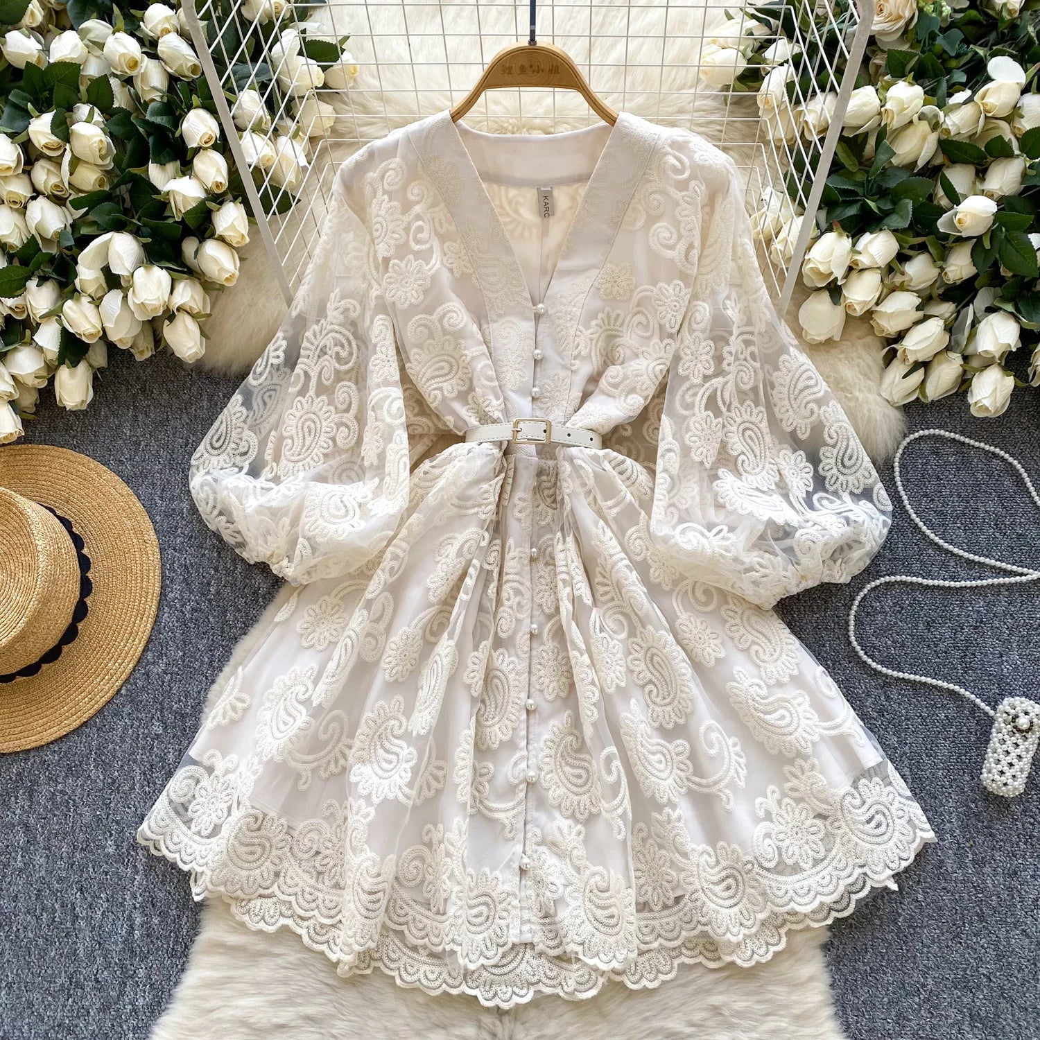 Elegant French vintage style V-neck embroidered long-sleeved dress