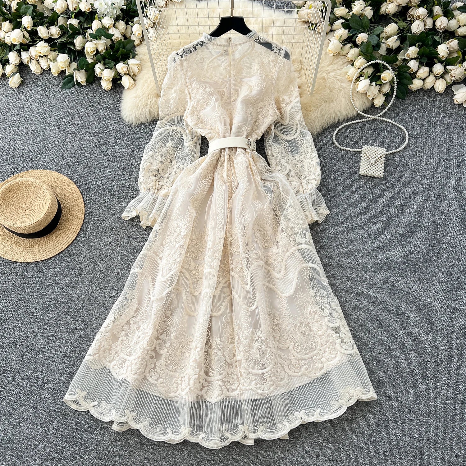 Elegant vintage evening dress with high-quality mesh buttons and embroidery
