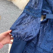 Elegant dress with lace and floral embroidery, high-quality high collar.