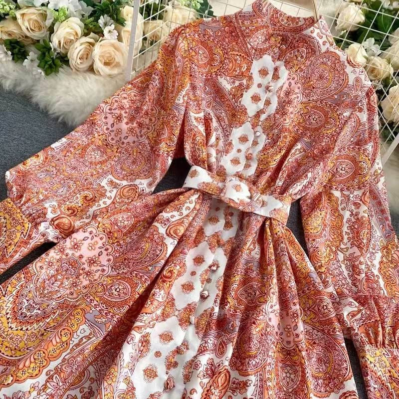Elegant high-neck print dress with high-quality belt