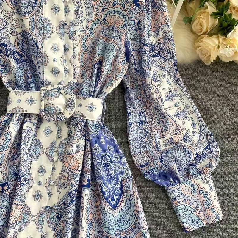 Elegant high-neck print dress with high-quality belt