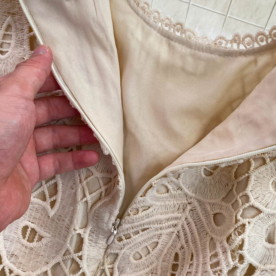 High Quality Lace Round Neck Lantern Sleeve Hook Flower Vintage Dress