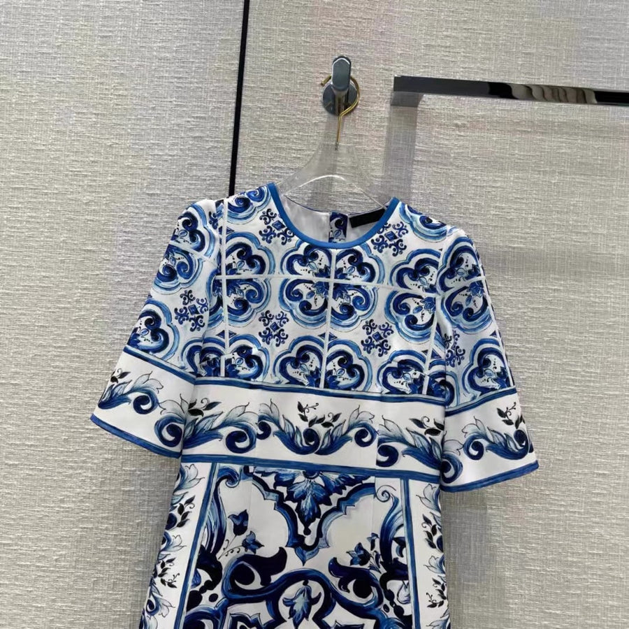 Knee Length Dress O-Neck Short sleeve Blue and White Porcelain fitted midi with print